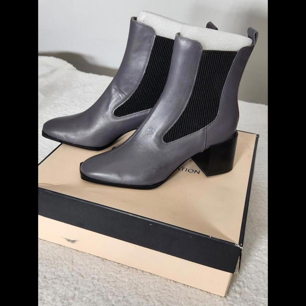 New W Box BCBG Generation Boots for Women